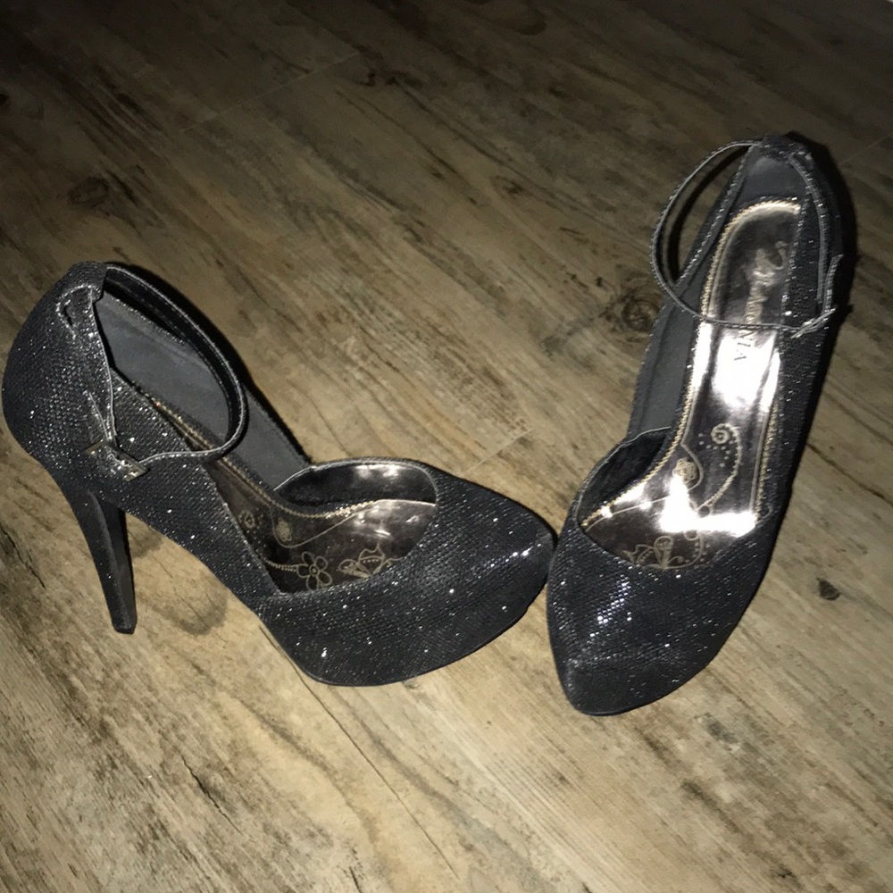 Black Sparkly Pumps